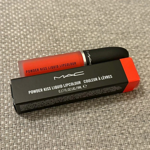 Mac powder kiss - powder, liquid